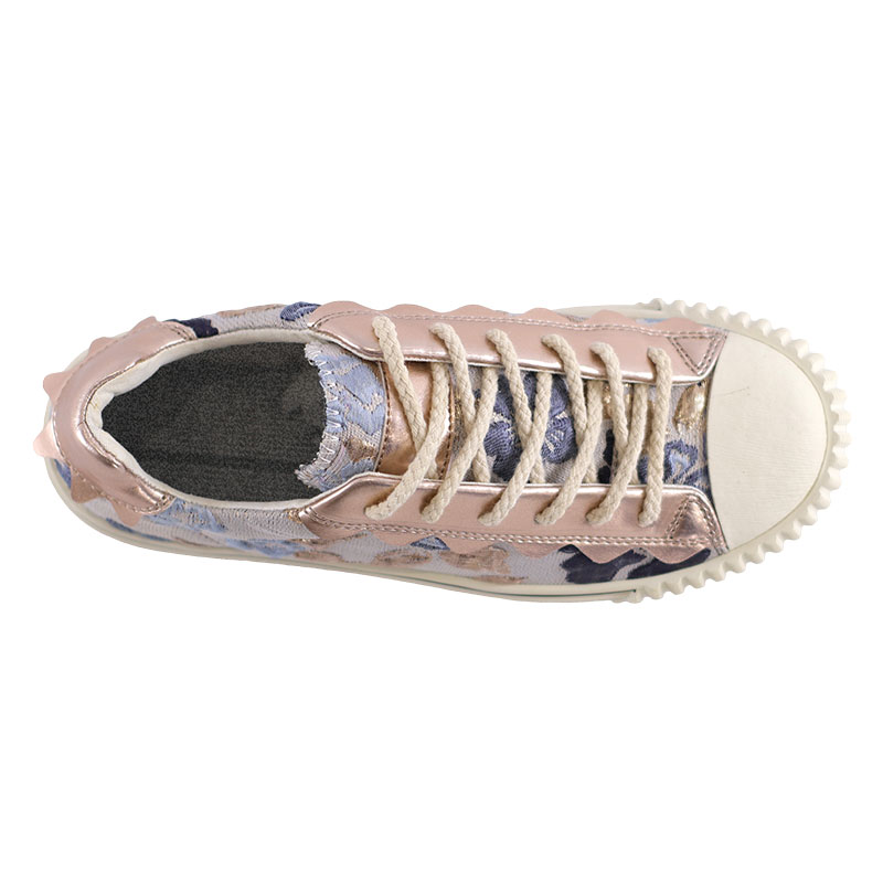 How to match the colors of casual shoes to suit different seasons and occasions?