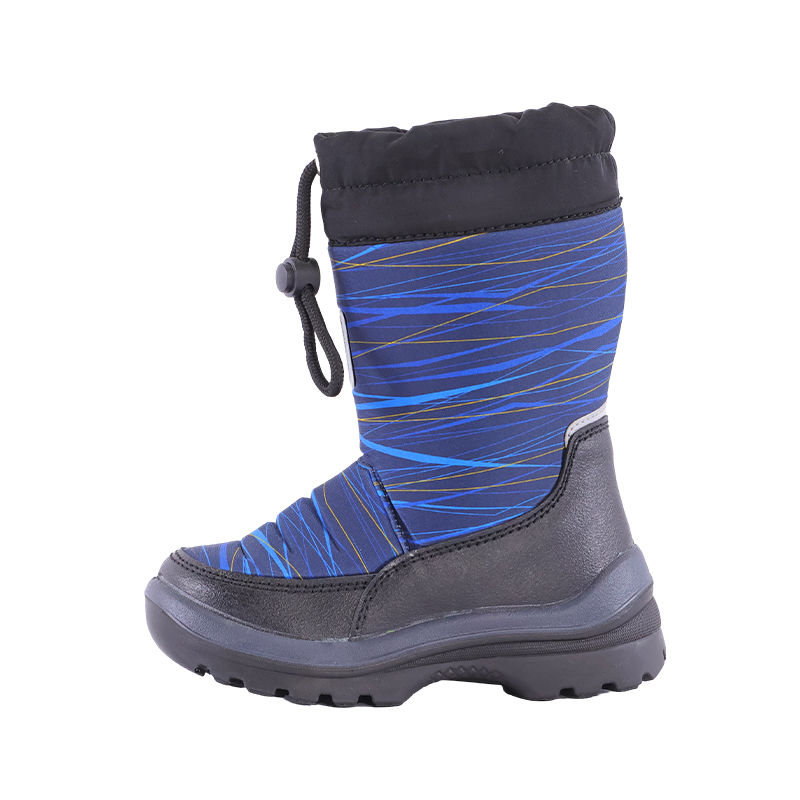Does the selection of PU leather in men's snow boots consider its wear resistance?