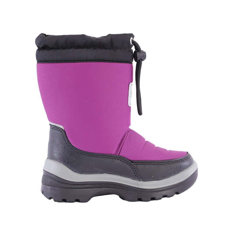 How does the weight control of men's snow boots affect the comfort of wearing for a long time?