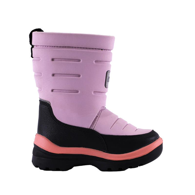 How do men's snow boots offer warmth without feeling bulky and enhance mobility?